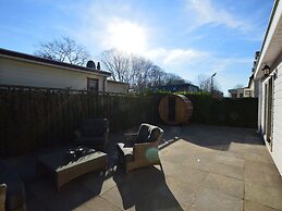 Lovely Holiday Home in Kaatsheuvel With Bubble Bath