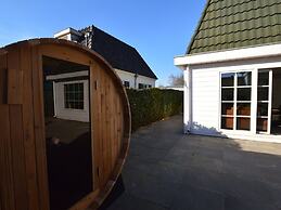 Lovely Holiday Home in Kaatsheuvel With Bubble Bath