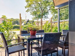 Lovely Holiday Home in Kaatsheuvel With Bubble Bath
