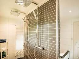 Lovely Holiday Home in Kaatsheuvel With Bubble Bath