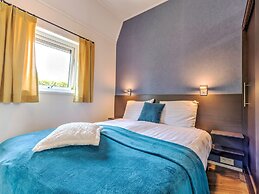 Lovely Holiday Home in Kaatsheuvel With Bubble Bath