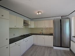 Lovely Holiday Home in Kaatsheuvel With Bubble Bath