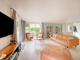 Lovely Holiday Home in Kaatsheuvel With Bubble Bath