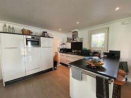 Lovely Holiday Home in Kaatsheuvel With Bubble Bath