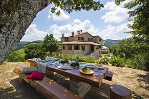 Nice Apartment in Apecchio With Shared Swimming Pool