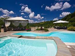 Nice Apartment in Apecchio With Shared Swimming Pool