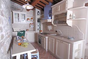 Nice Apartment in Apecchio With Shared Swimming Pool