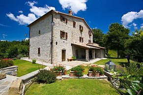 Nice Apartment in Apecchio With Shared Swimming Pool