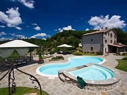 Nice Apartment in Apecchio With Shared Swimming Pool