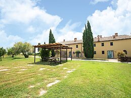 Appealing Apartment in Collesalvetti With Garden