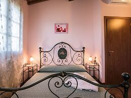 Quaint Holiday Home in Florence Tuscany With Swimming Pool