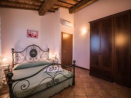 Quaint Holiday Home in Florence Tuscany With Swimming Pool