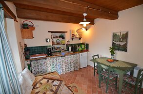 Cozy Apartment With Garden, Patio, Storage, Deckchairs, BBQ