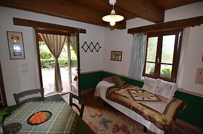 Cozy Apartment With Garden, Patio, Storage, Deckchairs, BBQ