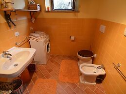 Cozy Apartment With Garden, Patio, Storage, Deckchairs, BBQ