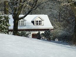 Gorgeous Apartment in Bohon With Garden Furniture and BBQ