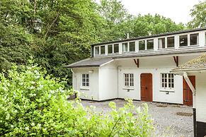 Gorgeous Apartment in Bohon With Garden Furniture and BBQ