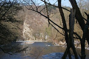 Gorgeous Apartment in Bohon With Garden Furniture and BBQ