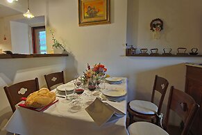 Spacious Villa With Pool in Fabriano Italy