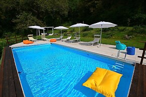 Spacious Villa With Pool in Fabriano Italy