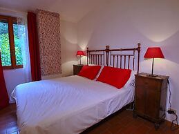 Spacious Villa With Pool in Fabriano Italy