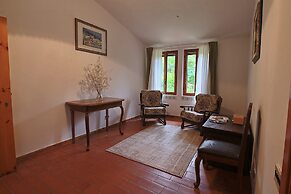 Spacious Villa With Pool in Fabriano Italy