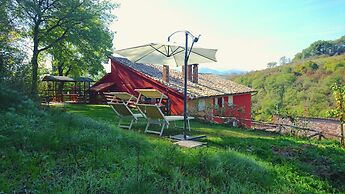 Spacious Villa With Pool in Fabriano Italy