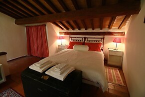 Spacious Villa With Pool in Fabriano Italy