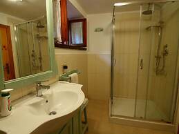 Spacious Villa With Pool in Fabriano Italy