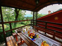 Spacious Villa With Pool in Fabriano Italy