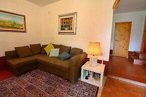 Spacious Villa With Pool in Fabriano Italy