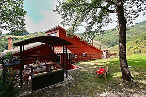 Spacious Villa With Pool in Fabriano Italy