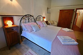 Spacious Villa With Pool in Fabriano Italy