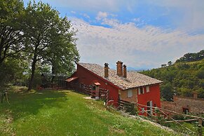 Spacious Villa With Pool in Fabriano Italy