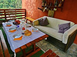 Spacious Villa With Pool in Fabriano Italy