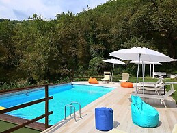 Spacious Villa With Pool in Fabriano Italy