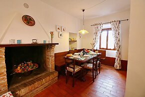 Spacious Villa With Pool in Fabriano Italy