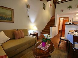 Spacious Villa With Pool in Fabriano Italy