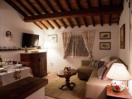 Spacious Villa With Pool in Fabriano Italy