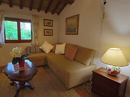 Spacious Villa With Pool in Fabriano Italy