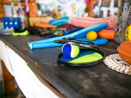 A Detached Bungalow With Outdoor Fireplace, Covered Terrace and Pond i