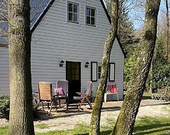 A Detached Bungalow With Outdoor Fireplace, Covered Terrace and Pond i