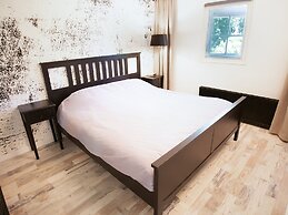 A Detached Bungalow With Outdoor Fireplace, Covered Terrace and Pond i