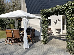 A Detached Bungalow With Outdoor Fireplace, Covered Terrace and Pond i