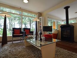 A Detached Bungalow With Outdoor Fireplace, Covered Terrace and Pond i