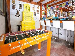 A Detached Bungalow With Outdoor Fireplace, Covered Terrace and Pond i