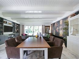 A Detached Bungalow With Outdoor Fireplace, Covered Terrace and Pond i