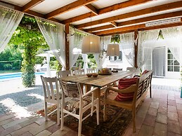 A Detached Bungalow With Outdoor Fireplace, Covered Terrace and Pond i