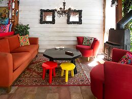 A Detached Bungalow With Outdoor Fireplace, Covered Terrace and Pond i