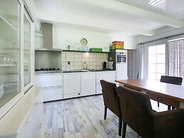 A Detached Bungalow With Outdoor Fireplace, Covered Terrace and Pond i